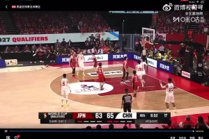 这吹进攻犯规有点牵强了吧？赵睿被吹第五犯下场，抱头难以置信！